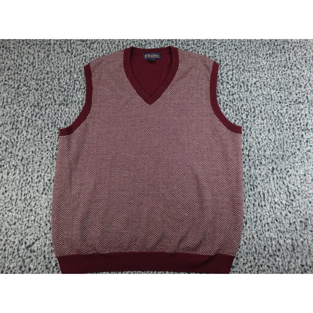 Brooks Brothers Sweater Vest Mens Large Burgundy Merino Wool Chevron V-Neck